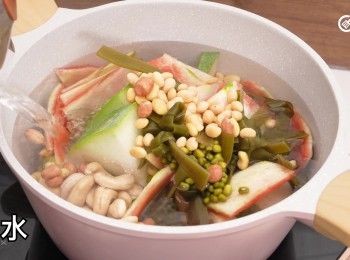 step12: 加水，滾起後再煲20分鐘至材料出味