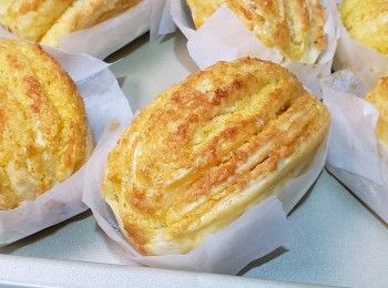 step1: 麵團：
材料全部混合（牛油除外）
麵團成團後 加入牛油
麵團靜置30分鐘
搓成光滑麵團
第一次發酵 約1小時