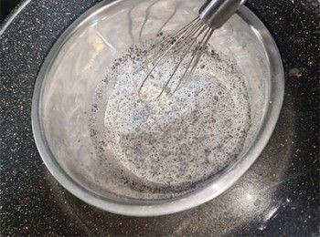 step6: [伯爵茶慕思] 隔水加熱至糖溶化，放涼備用。(期間需要攪拌)