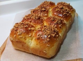 step1: 材料全部混合（牛油除外）
麵團成團後 加入牛油
麵團靜置30分鐘
搓成光滑麵團
第一次發酵 約1小時