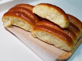 step1: 麵團：
材料全部混合（牛油除外）
麵團成團後 加入牛油
靜置30分鐘
搓成光滑麵團
第一次發酵 約1小時