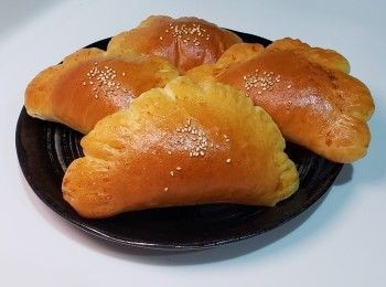 step1: 麵團：
材料全部混合（牛油除外）
麵團成團後 加入牛油
麵團靜置30分鐘
搓成光滑麵團
第一次發酵 約1小時