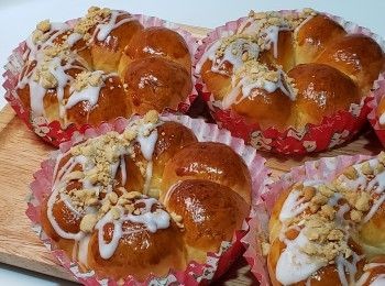 step1: 麵團：
材料全部混合（牛油除外）
麵團成團後 加入牛油
麵團靜置30分鐘
搓成光滑麵團
第一次發酵 約1小時