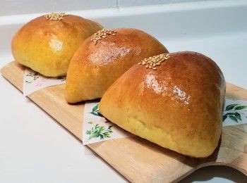 step2: 麵團：
材料全部混合（牛油除外）
麵團成團後 加入牛油
麵團靜置30分鐘
搓成光滑麵團
第一次發酵 約1小時