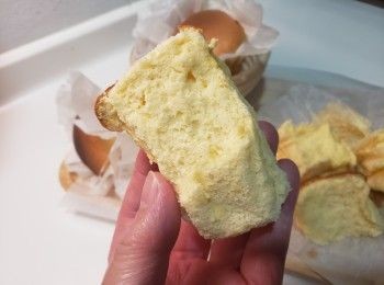 step1: 蛋糕糊製作：
蛋黃、糖（取蛋白霜的部份）拌勻
加入油拌勻
加入牛奶拌勻
加入粉類徹底拌勻