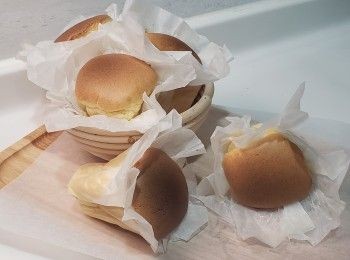 step2: 蛋白霜製作：
蛋白打至起粗泡
糖分2次加入拌匀
蛋白打至挺立