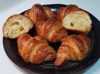 step1: 麵團：
材料全部混合（牛油除外）
麵團成團後 加入牛油
麵團靜置30分鐘