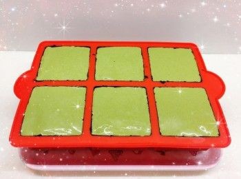 step7: 蓋上保鮮紙，放進冰格冷凍至少5小時至硬身，脫模，即可