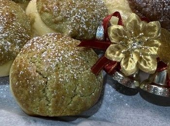 step1: 麵團：
把所有材料混合（牛油除外）
麵團成團後加入牛油
麵團靜置30分鐘
搓成光滑麵團
第一次發酵 約1小時