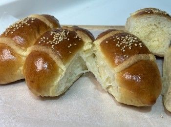 step1: 麵團：
材料全部混合（牛油除外）
麵團成團後 加入牛油
麵團靜置30分鐘
搓成光滑麵團
第一次發酵 約1小時