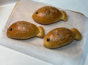 step1: 麵團：
材料全部混合（牛油除外）
麵團成團後 加入牛油
麵團靜置30分鐘
提成光滑麵團
第一次發酵 約1小時