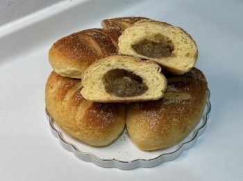 step1: 麵團：
材料全部混合（牛油除外）
麵團成團後 加入牛油
麵團靜置30分鐘
搓成光滑麵團
第一次發酵 約1小時