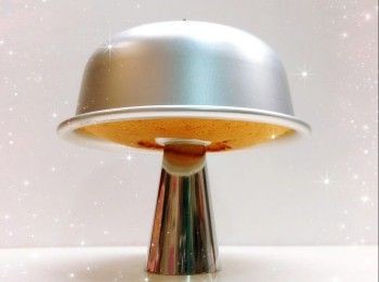 step10: <span class="group_3">忌廉唧花裝飾（約60 g）</span>： 1. 淡忌廉加入糖，用電動打蛋器以「5 檔」打至8成企身（即硬性發泡，拿起打蛋器尾巴呈現挺立尖角的狀態；打發時間一共約1-1.5分鐘；不時留意忌廉的變化，打至有紋路就要加倍留意，如打得太耐會唔夠滑，過度打發亦會使忌廉油水分離，變成牛油狀，若出現此情況，可加2湯匙未打發的忌廉手打至回復正常）