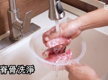 step8: 豬脊骨洗淨