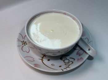 step1: 薑磨蓉取汁
鮮奶煮熱（ 煲邊起小泡即可）約80°
加入糖煮溶