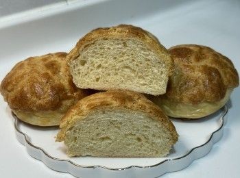 step1: 把所有材料混合（牛油除外）
麵團成團後加入牛油
麵團靜置30分鐘
搓成光滑麵團
第一次發酵 約1小時