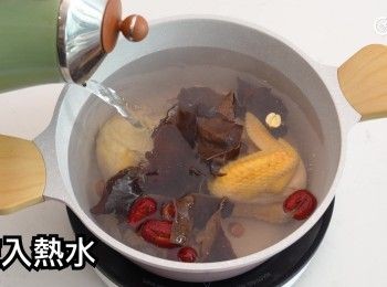 step12: 注入熱水，大火滾15分鐘
