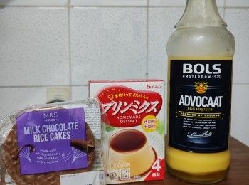 step1: 先傋好材料，如布丁粉指示盒上對的水的份量轉換成（蛋奶酒+椰青水+椰奶）共200ml