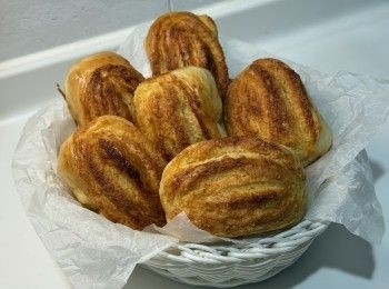 step1: 麵團：
材料全部混合（牛油除外）
麵團成團後 加入牛油
麵團靜置30分鐘
搓成光滑麵團
第一次發酵 約1小時