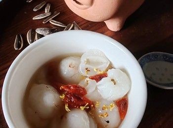 step4: 取出后沈上桂花便可享用，蒸出來的原汁一拼食用