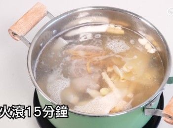 step12: 加熱水煲至滾起，大火滾15分鐘