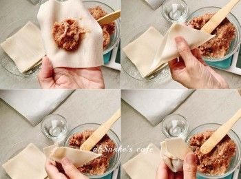 step1: 雲吞做法：1. 蝦仁解凍洗淨，印乾水，挑腸，一半切粒，一半用刀拍扁，不要太爛
2. 免治豬肉加入調味料拌勻
3. 加入蝦仁拌勻至有黏性
4. 包雲吞，餡料大約13-15g放在雲吞皮上
餡料外邊四周掃水
對角摺起，左右兩邊推向中間皺摺
掐緊幾下便可