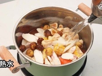 step19: 加熱水，中火煲至滾起