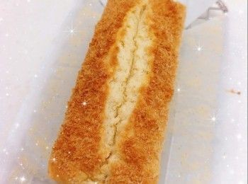 step11: 1. 取出蛋糕，稍微降溫後即可脫模，待完全放涼後，將蛋糕切成一片片（完全放涼後才切件可減少蛋糕碎屑，切口亦會較整齊）