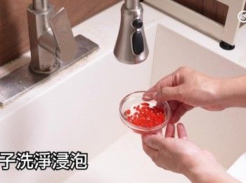 step2: 杞子洗淨浸泡