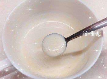 step4: 1. 然後將流心栗子餡（可先將流心栗子餡加入唧袋，封口）分成一份份（32／16粒@3／6 g；用唧袋加入矽膠球形流心餡模具），放進冰格冷凍1晚