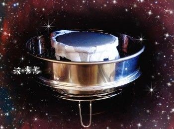 step5: 1. 預熱15分鐘（220°），放中層，先焗約14-16分鐘至表面呈焦糖色（如蛋糕表面不太上色，可放上層，再焗約2分鐘）