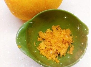 step2: 1. 先將橙皮加入牛油（牛油先用熱水坐溶／用微波爐加熱至溶化成牛油溶液），充分拌勻，備用