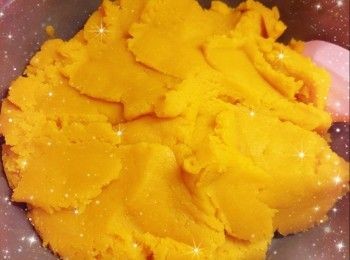 step17: 1. 用小火翻炒至成團和乾身（約5-10分鐘）