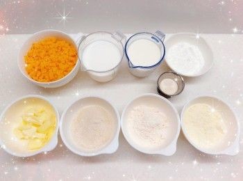 step9: 1. 吉士粉加入鮮奶（12 ml；先用微波爐加熱至微暖）拌勻，備用 2. 粟粉加入鮮奶（10 ml）拌勻，備用