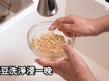 step1: 黃豆洗淨浸一晚