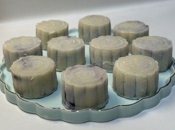 step2: 組合：
冰皮取出略搓揉
餡 30g（用即食紫薯蓉，預先分好放雪櫃備用）
皮 20g
包裹後靜置約20分鐘才造型（待餡料回溫）
之後放回雪櫃
吃前15-20分鐘從雪櫃取出
稍回溫更美味