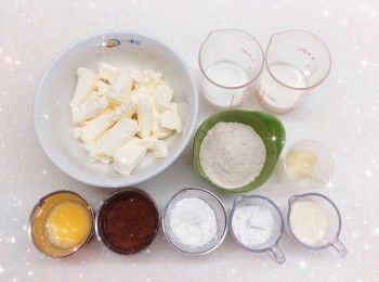 step1: 1. 先將忌廉芝士（先放室溫軟化／用微波爐加熱至略為軟化）加入糖，攪拌成軟滑忌廉狀