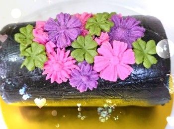 step7: 完成後..取出 oreo 芝士卷..便可隨意放上..