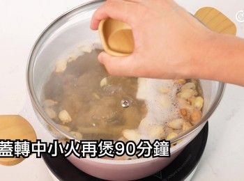 step12: 加蓋轉中小火再煲90分鐘