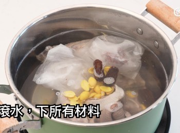 step13: 煲滾水，下所有材料