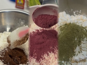 step3: 每份各加入一種顏色粉及曲奇餅內餡料
  💚綠色：抹茶粉 10g + 開心果碎 + 提子乾
  ❤️紅色：紅菜頭粉 10g + 朱古力粒 + 提子乾
  🤎啡色：朱古力粉 10g + 朱古力粒 + 提子乾