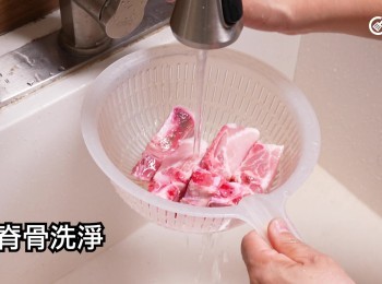 step1: 豬脊骨洗淨