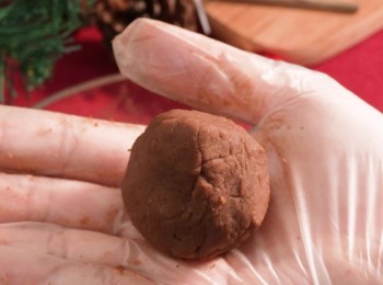 step5: 輕輕按壓成松果形狀