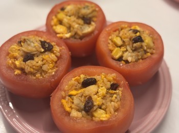 step7: 將炒好的飯放入蕃茄內