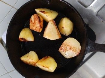 step3: 大約半小時到九個字左右倒入椰漿收杰個汁便可燉上桌享用