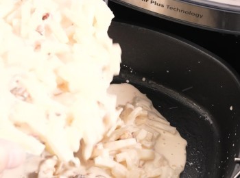 step6: 焗盤塗少許油，注入拌好的蘿蔔糕粉漿