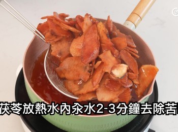 step3: 放熱水內汆水2-3分鐘去除苦味