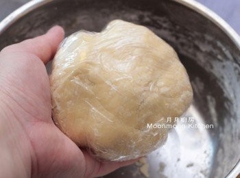 step6: 用保鮮紙包好麵糰，先放入雪櫃約30分鐘。
