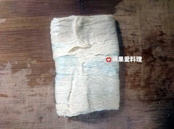 step5: 將豆皮折疊。