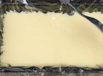 step8: 用叉或牙籤刺穿剩下的泡沫。